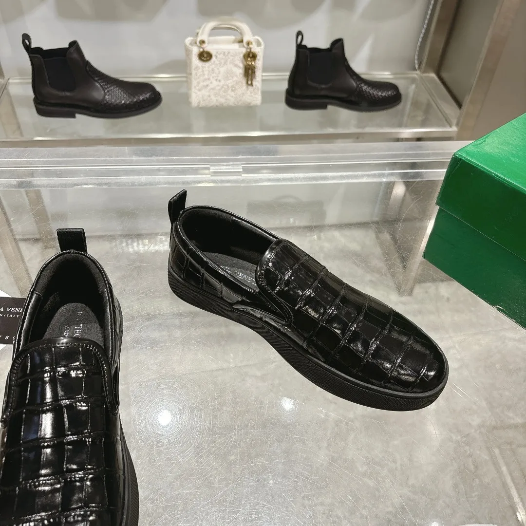 [BV] Top P: 720💰 Couple style, Size: Female 35-39, Male 39--44 (Female 40. Male 38. 45, non-refundable) Bottega Veneta 2025 new model, the highest version in the counter, Bottega Veneta counter synchronization style! Round toe braided slip-on shoes! Imported cowhide leather surface, original molded outsole! 1:1 replica! !